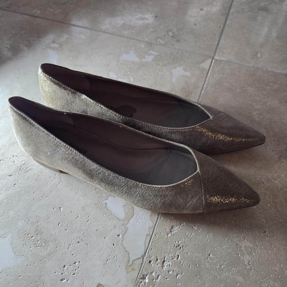 Donald J. Pliner Gold Women's  Pointed Toe Flats SZ 8.5 - Picture 4 of 9